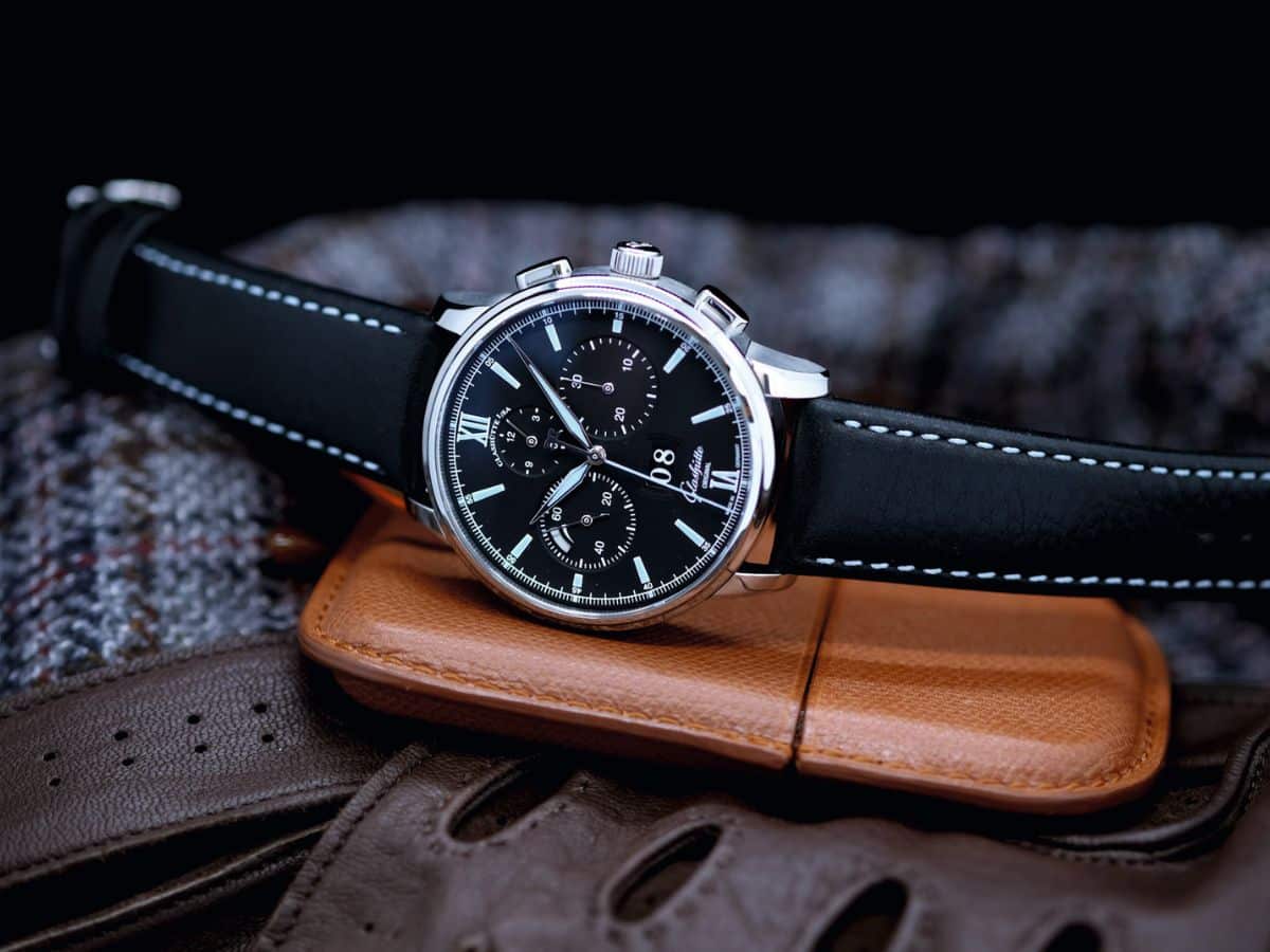 格拉苏蒂原创 Senator Chronograph Panorama Date 是完美的现代计时码表（图）